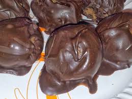 Bombones de avellana, almendra y chocolate