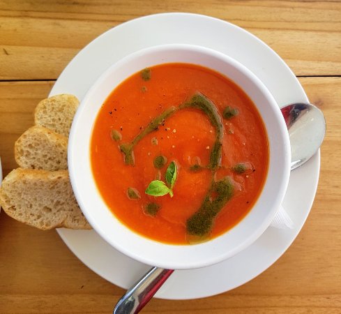 Sopa de tomate y ajo