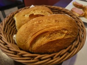 Pan rápido relleno de mantequilla, ajo y mozzarella